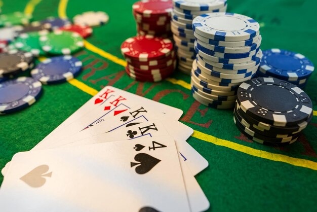 Live dealer conducting Sic Bo game at moli77 login